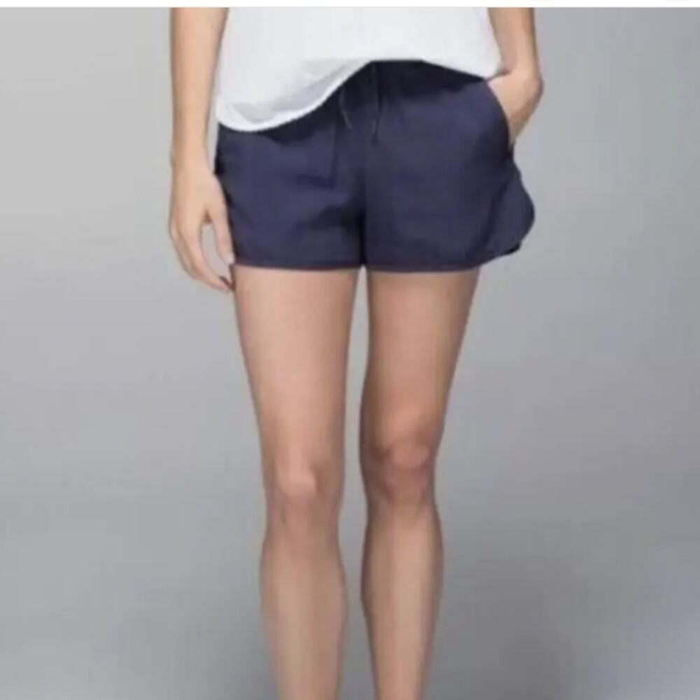 Lululemon Athletica Varsity Shorts Navy Blue Pull-On Size 4 / 2.5” inseam